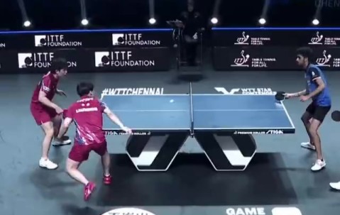 这场地绝了😂WTT印度站比赛，张本智和赛中疑遭天降鸟屎💩