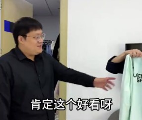 解说米勒整活视频：今天这俩队服哪个好看一点？