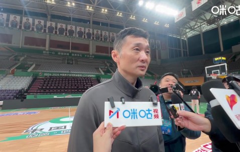 刘炜：新疆今晚10人出战 阿不都颈椎被撞&没法移动 齐麟继续缺阵