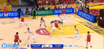 穷追猛打！小巴里-布朗迎着防守强投三分 再度命中