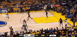 😏直捣黄龙！亚历山大-沃克突破飞身上篮得分