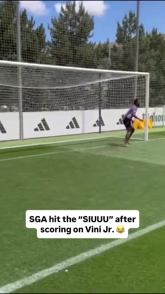 😂亚历山大踢点球骗过维尼修斯罚入 模仿C罗SIUUU庆祝&哈登撒盐